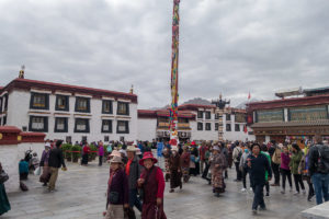 Szene direkt vor dem Jokhang Tempel