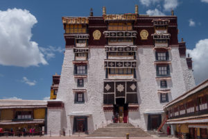 Das Zentrum des Palastes. Ganz oben befinden sich die Gemächer des Dalai Lamas.