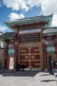 Der Eingang zur Moschee von Lhasa