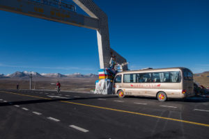 Unser Bus auf dem Gyatso La Pass