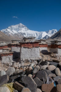 Stupas vor dem Mt. Everest