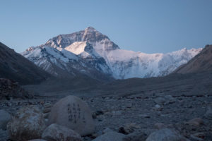 Der Mt. Everest bei Sonnenaufgang