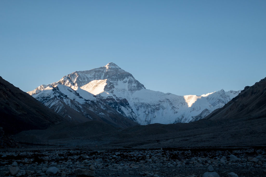 Der Mt. Everest bei Sonnenaufgang
