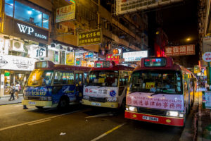 Sammeltaxis am Abend in Mong Kok